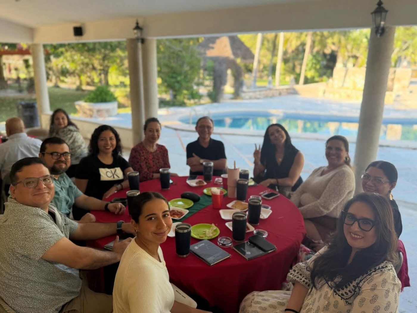 Comida del equipo de CARSA al aire libre